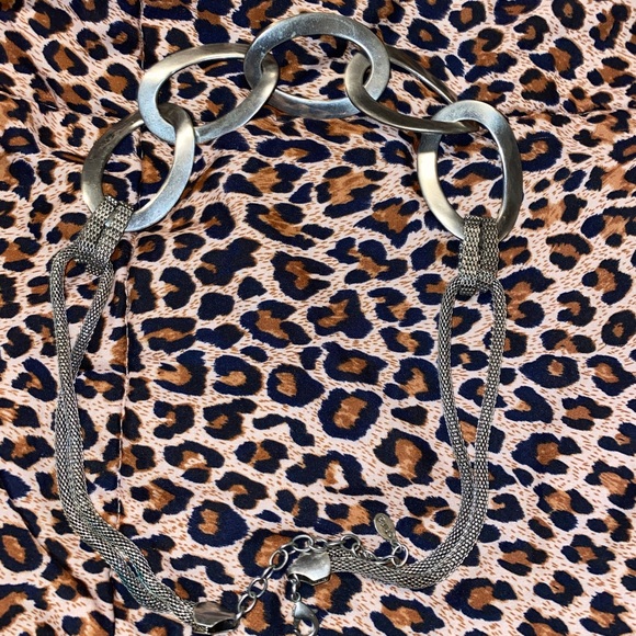 Silver tone circle link mesh bold necklace - Picture 3 of 3